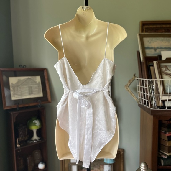 SENSUAL FASHION 80s/90s 1pc LINGERIE NIGHTIE WITH BELT SIZE SMALL - Picture 9 of 15